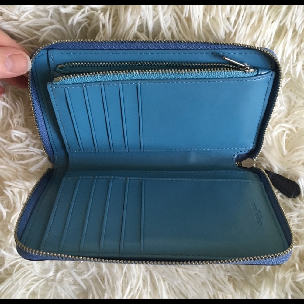 Coach Medium Zip Wallet in Sleeping Rose - Picture 3 of 4